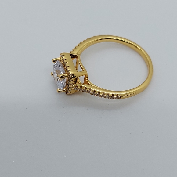 925 Sterling Silver Halo Ring Decorated with CZ Simulated Diamonds - Picture 7 of 10